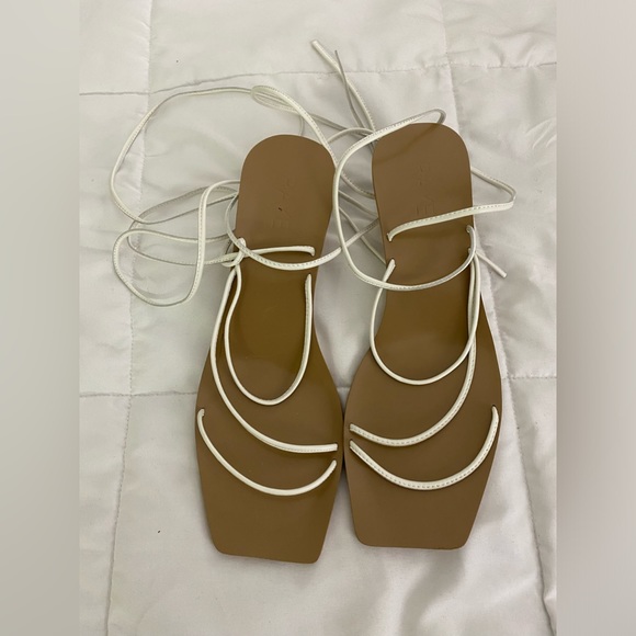 Sabina Heel in White
RAYE - Picture 2 of 8